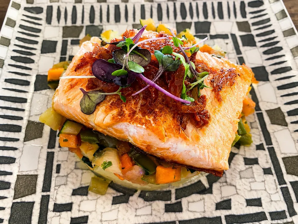 Salmón a la plancha con verduras